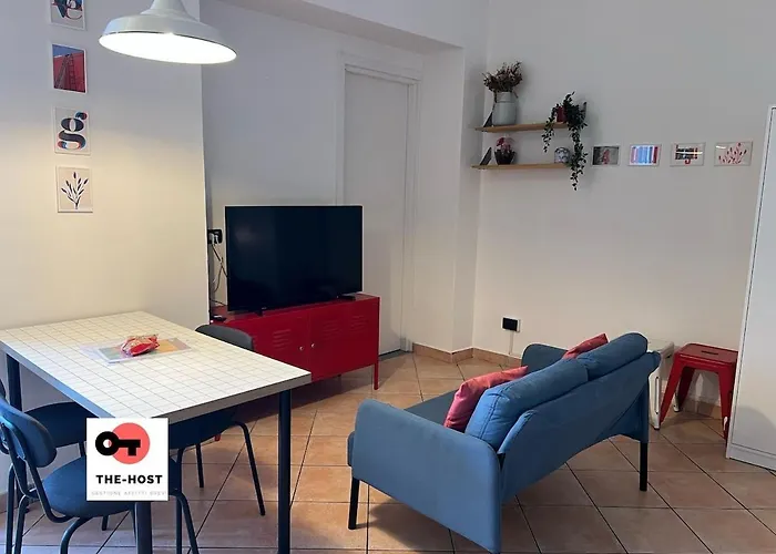 Апартаменты The Tiny House In The Courtyard In Agrate Brianza Рим