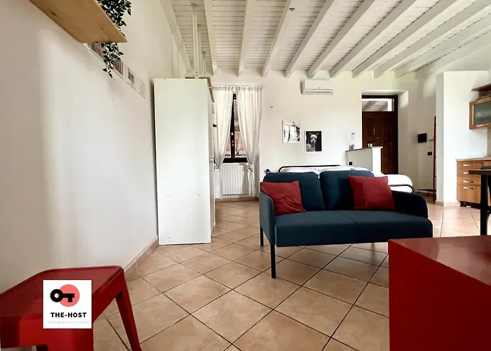 Апартаменты The Tiny House In The Courtyard In Agrate Brianza