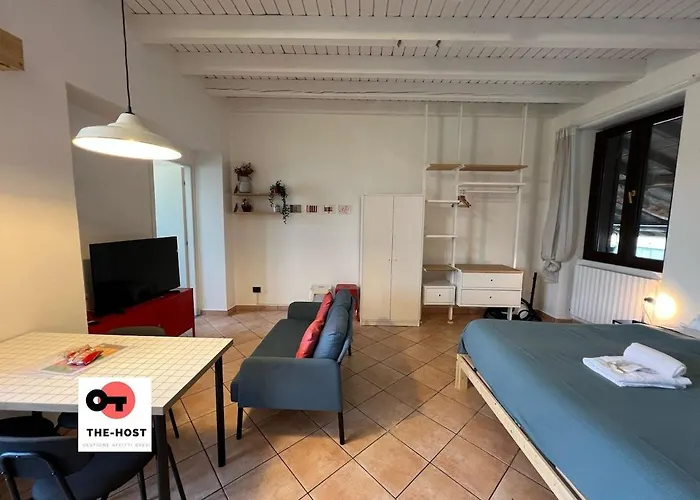 The Tiny House In The Courtyard In Agrate Brianza Апартаменты Рим