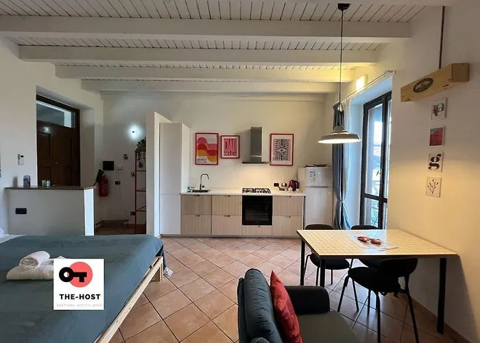 The Tiny House In The Courtyard In Agrate Brianza * Рим
